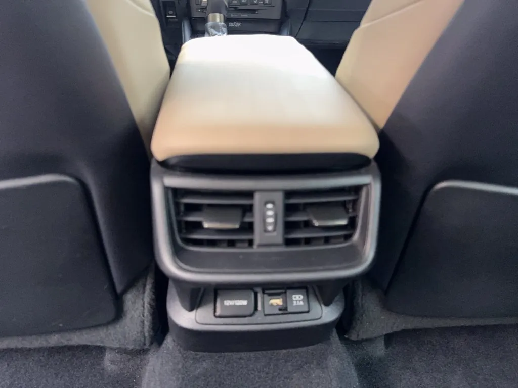 Lexus ES photo 73