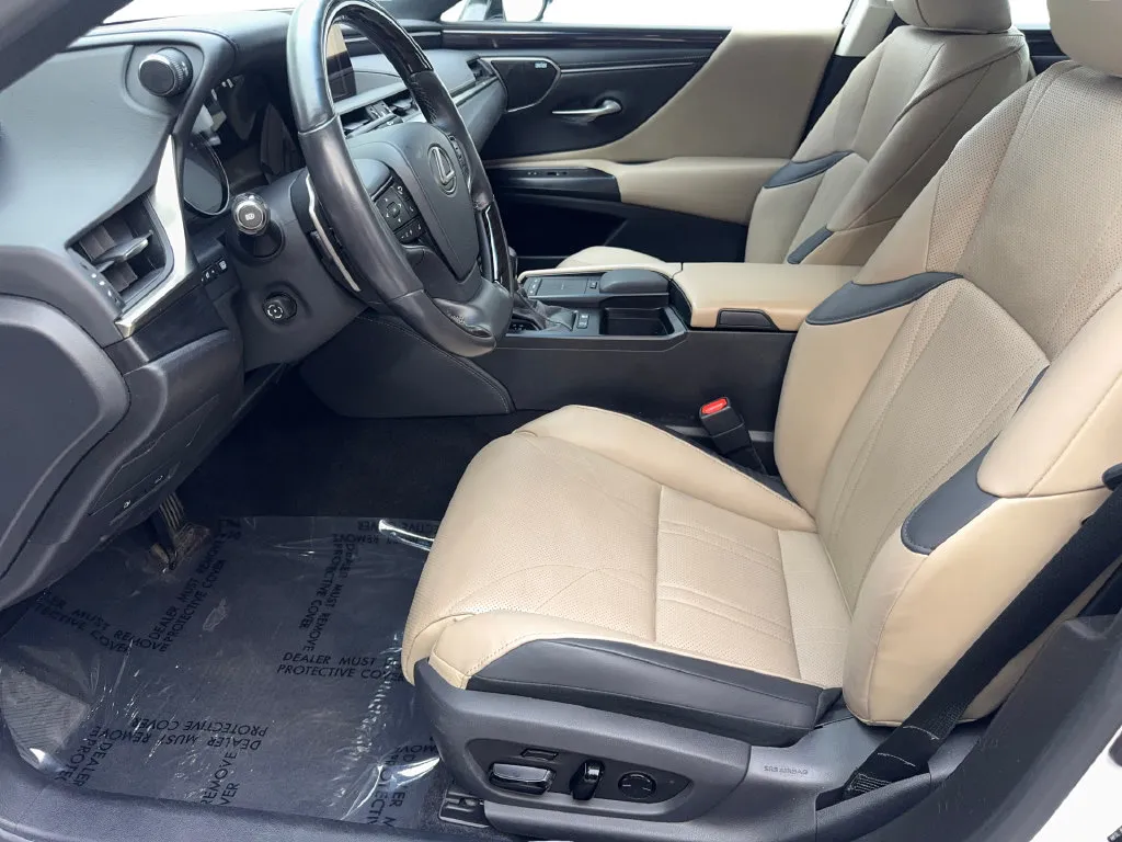 Lexus ES photo 27