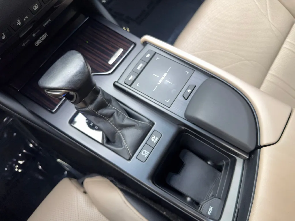 Lexus ES photo 70