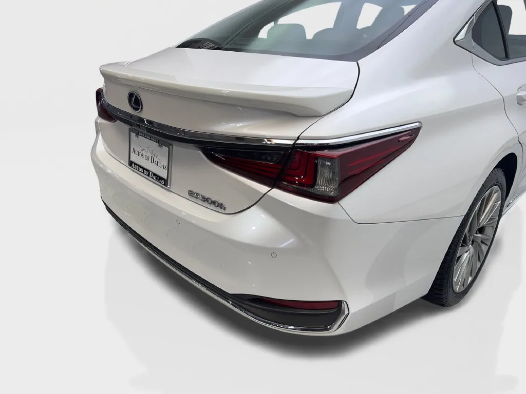 Lexus ES photo 20