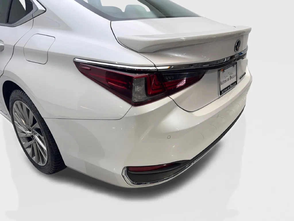 Lexus ES photo 21