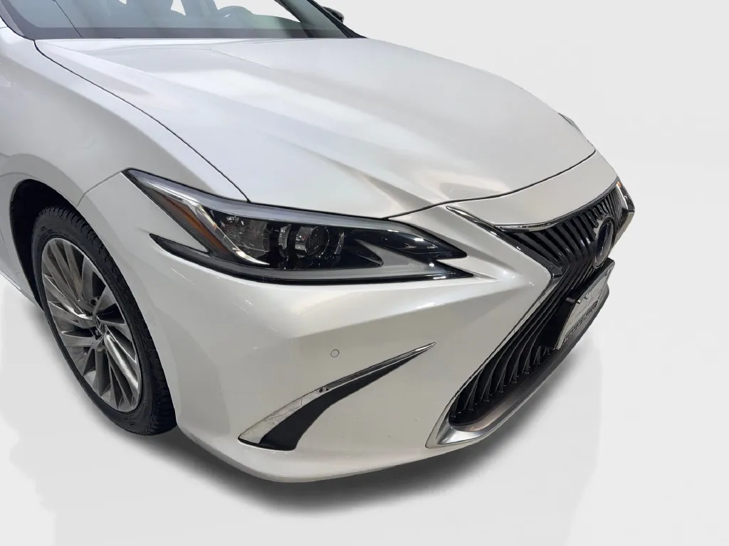 Lexus ES photo 19