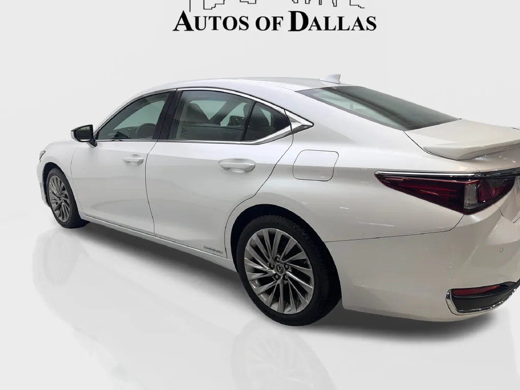 Lexus ES photo 16