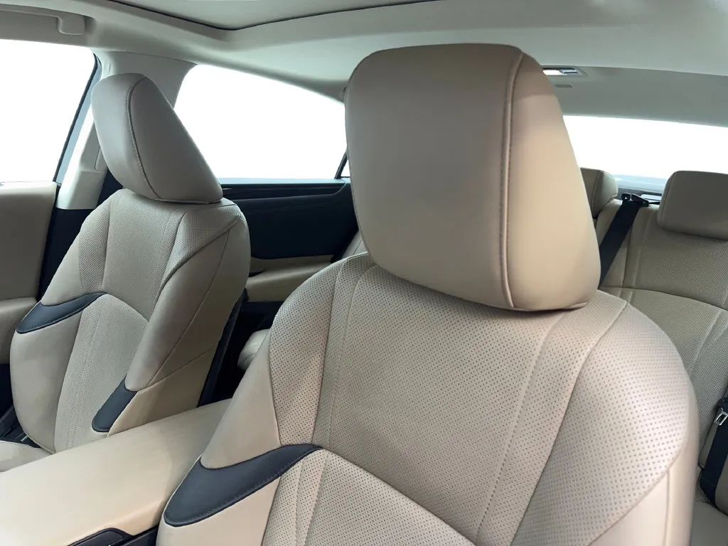 Lexus ES photo 28