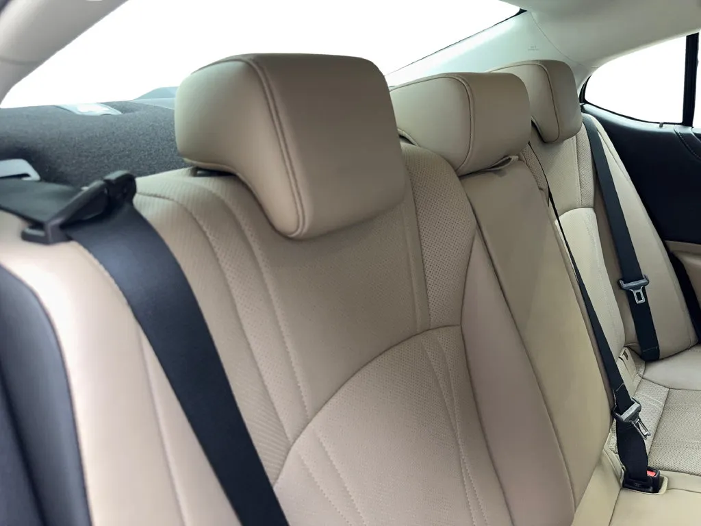 Lexus ES photo 41