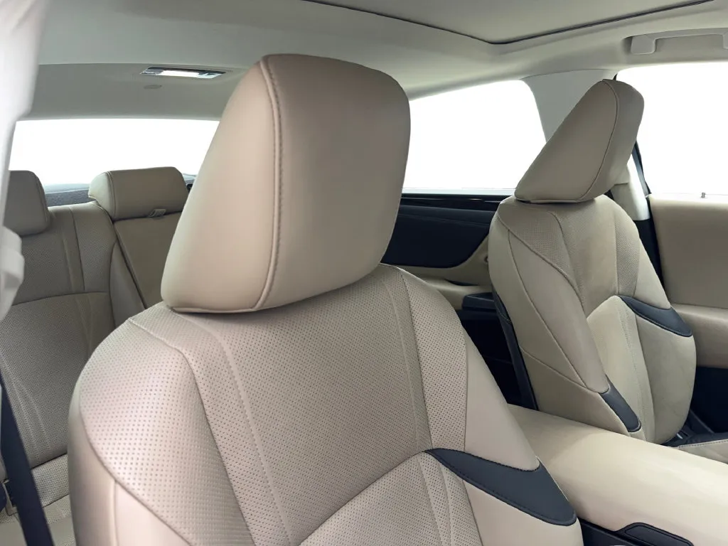 Lexus ES photo 46