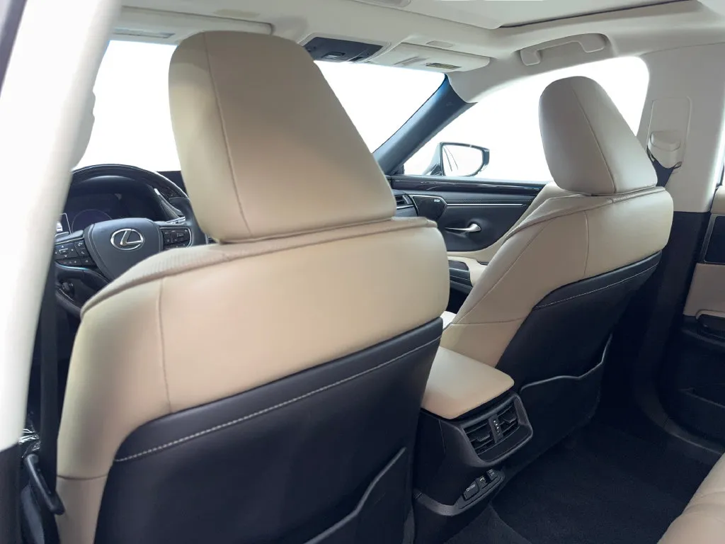 Lexus ES photo 36
