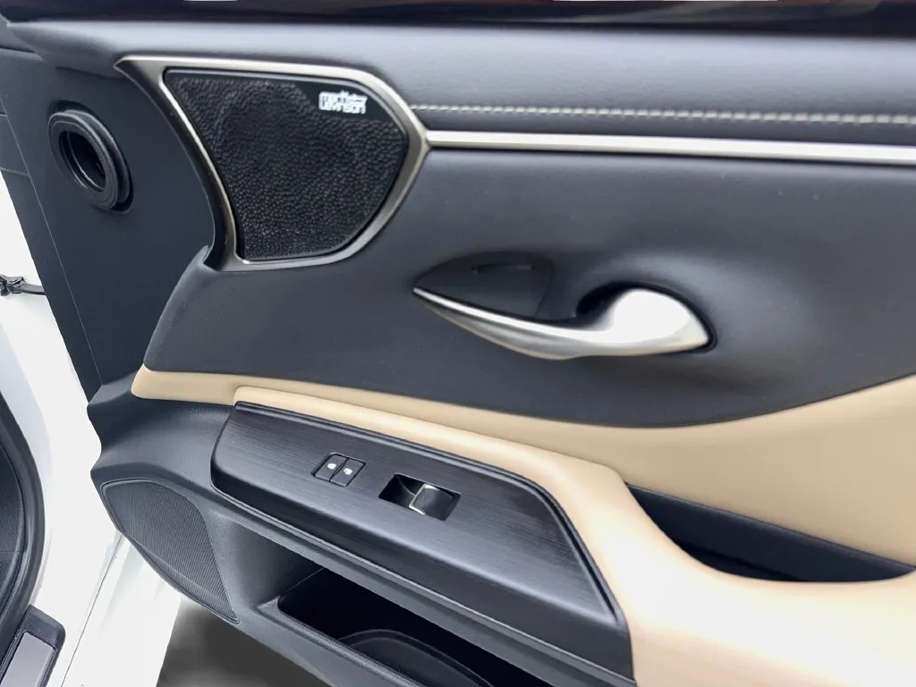 Lexus ES photo 50