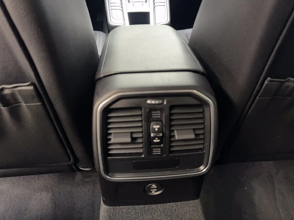 Porsche Macan photo 71