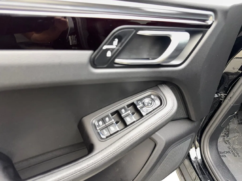 Porsche Macan photo 33