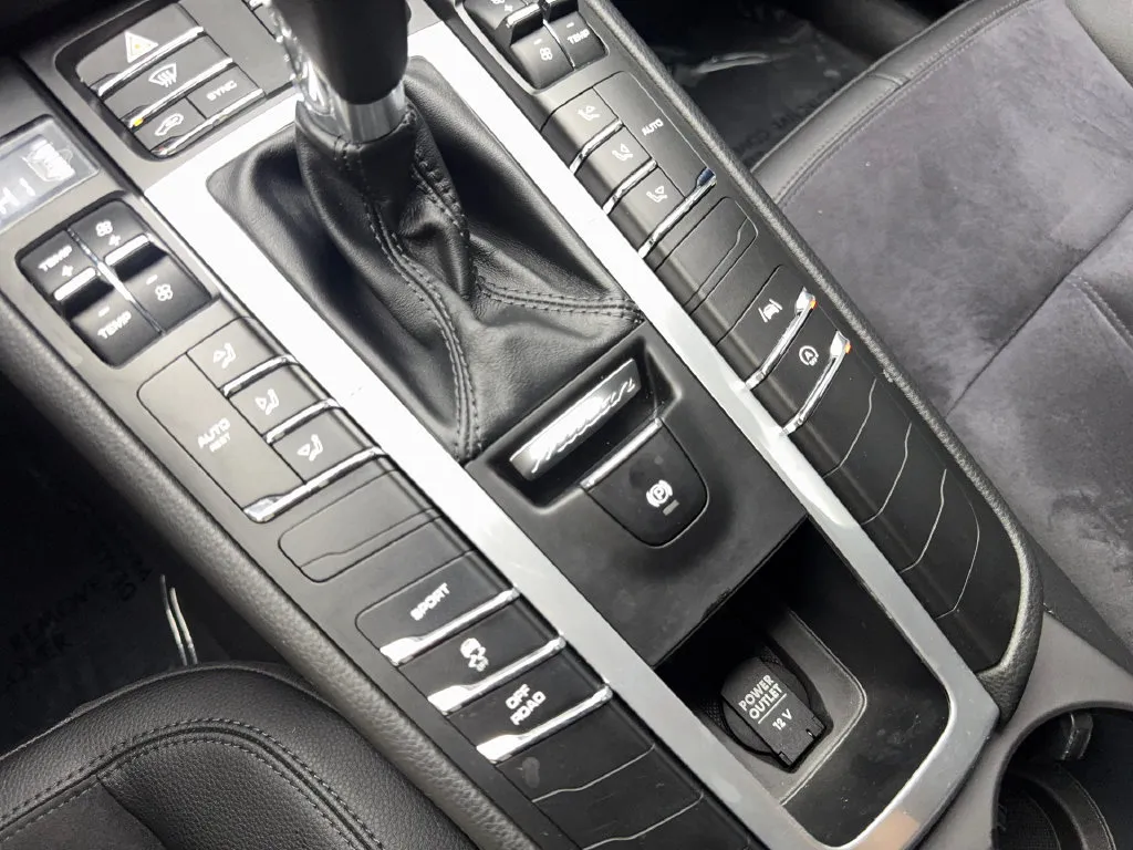 Porsche Macan photo 69