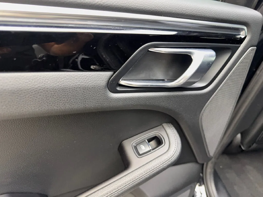 Porsche Macan photo 39