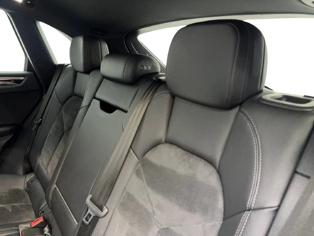 Porsche Macan photo 35