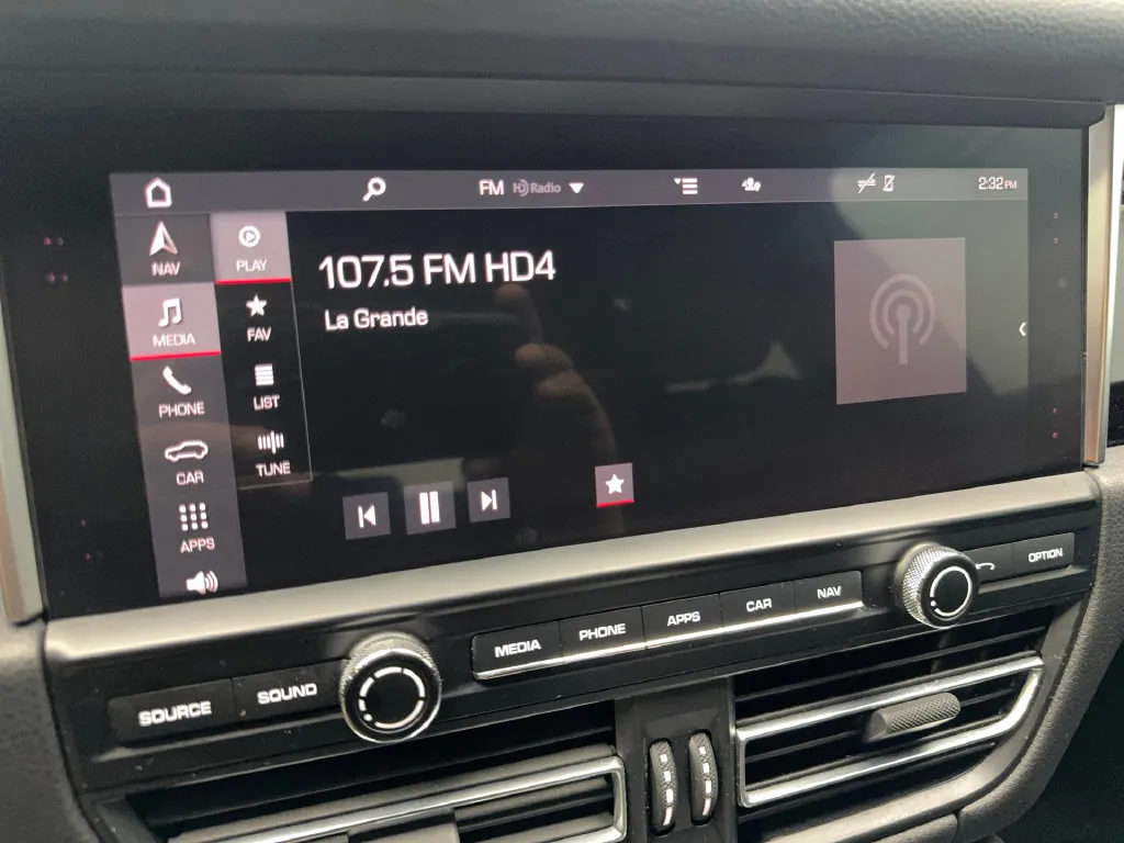 Porsche Macan photo 64
