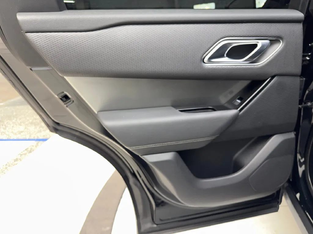 Land Rover Range Rover Velar photo 37