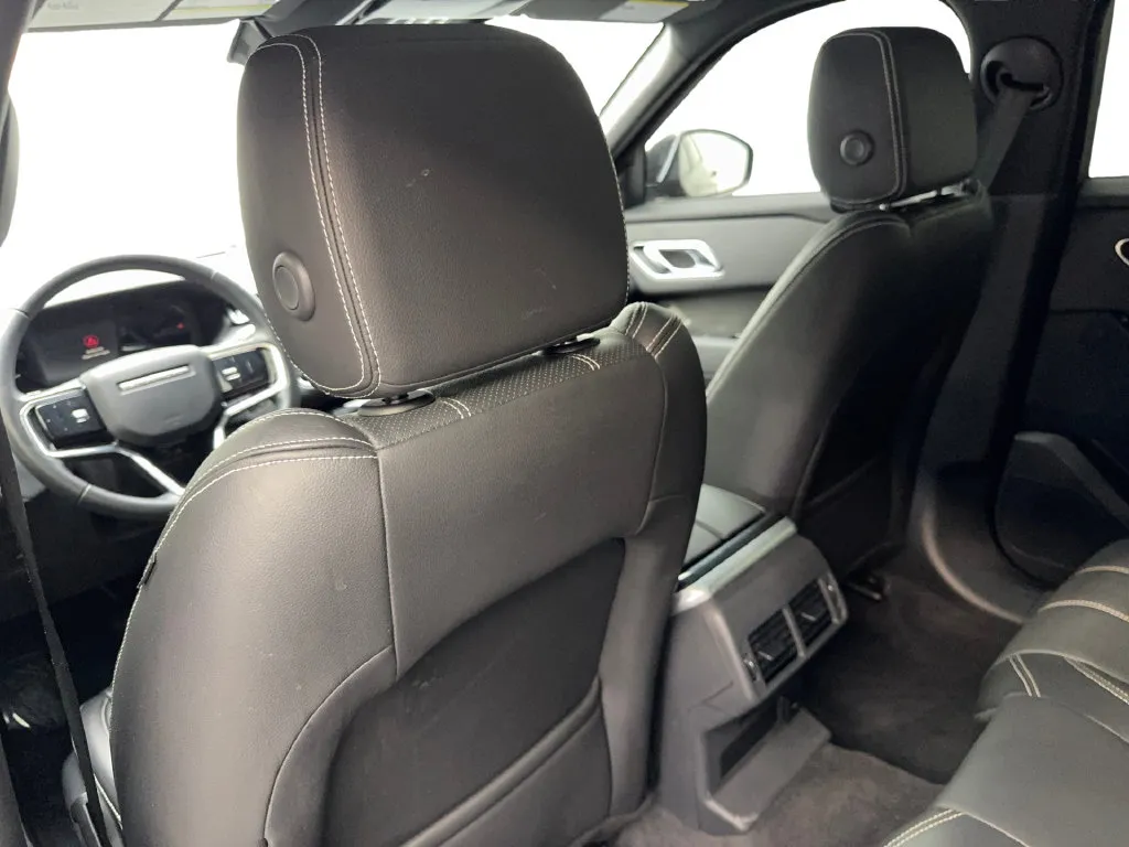 Land Rover Range Rover Velar photo 36