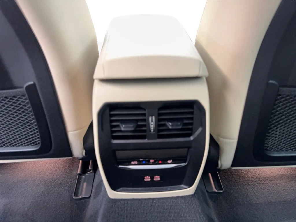 BMW i4 photo 74