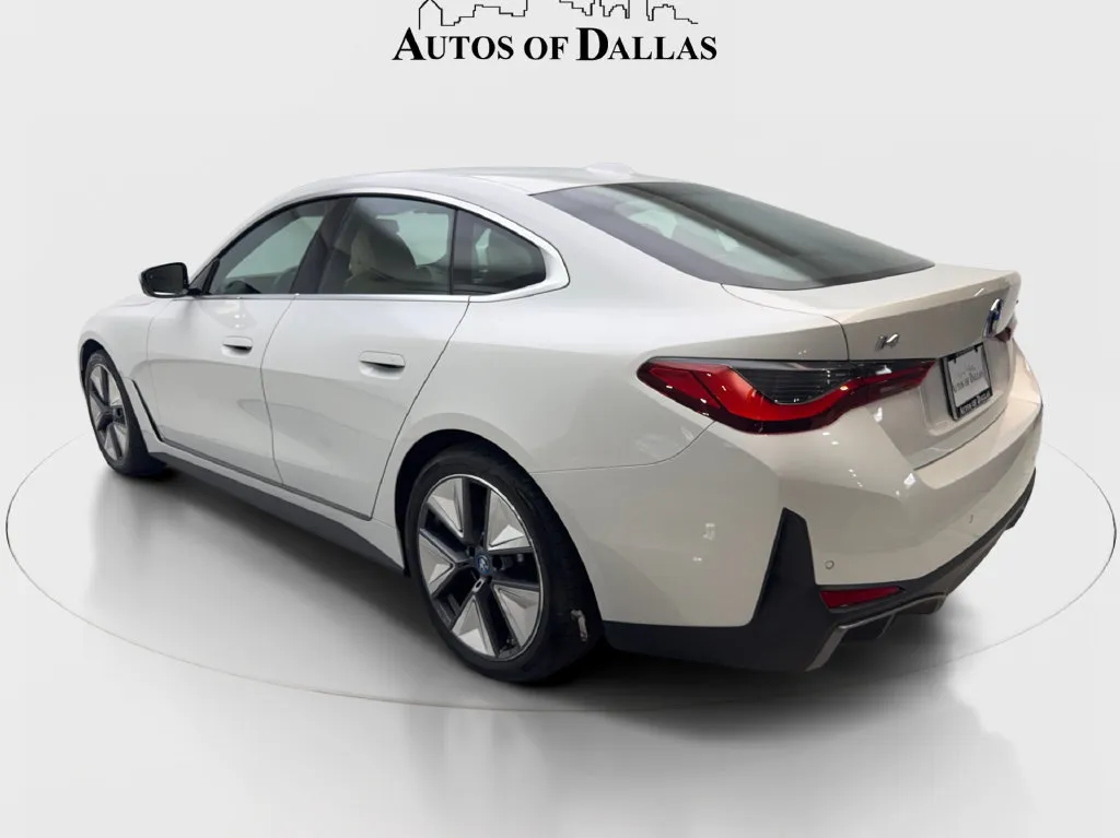BMW i4 photo 10