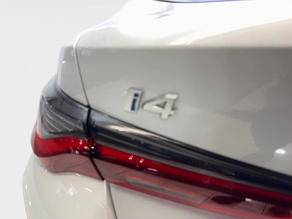 BMW i4 photo 25