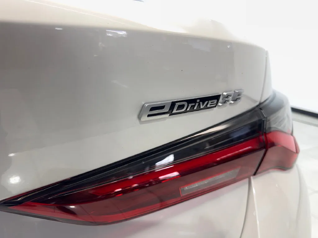 BMW i4 photo 26