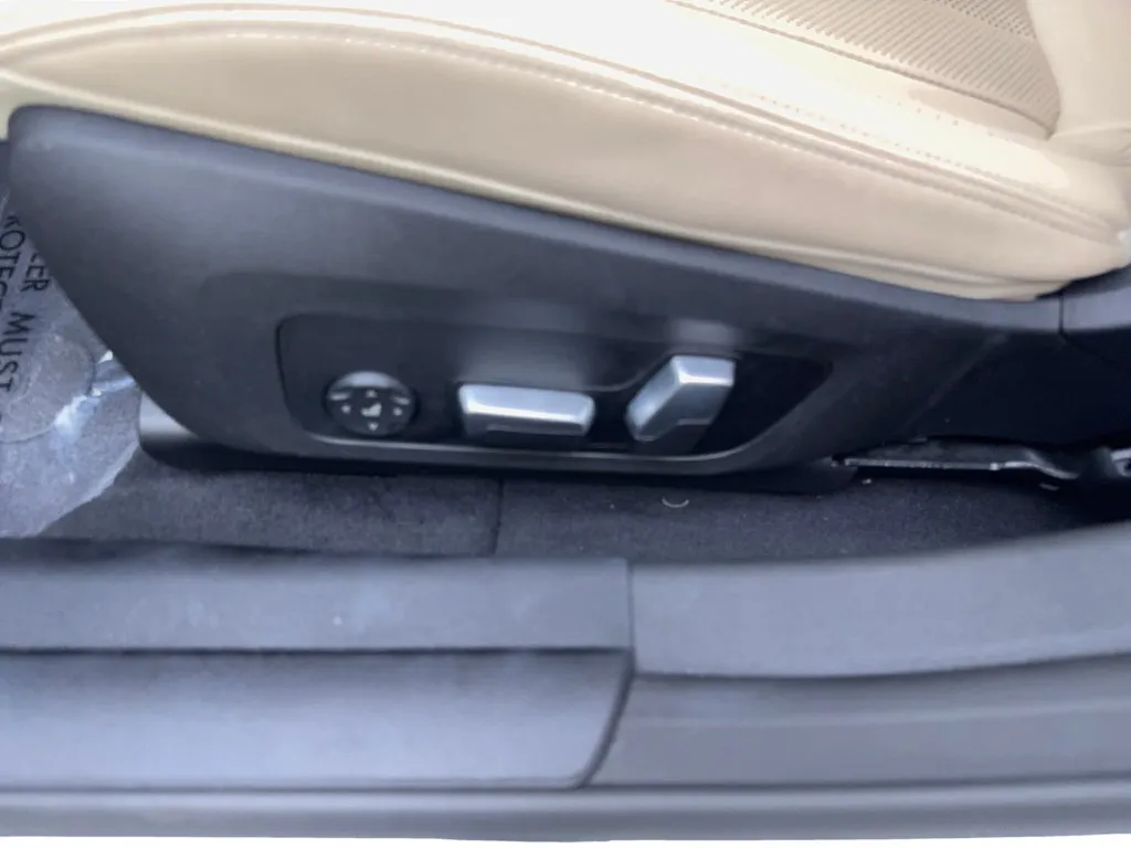 BMW i4 photo 33