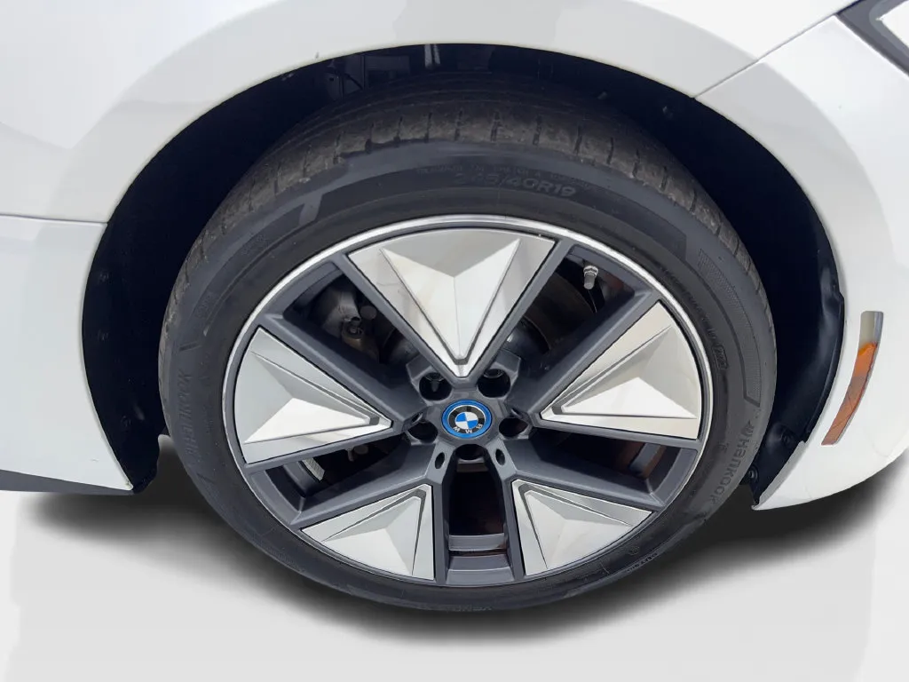 BMW i4 photo 87