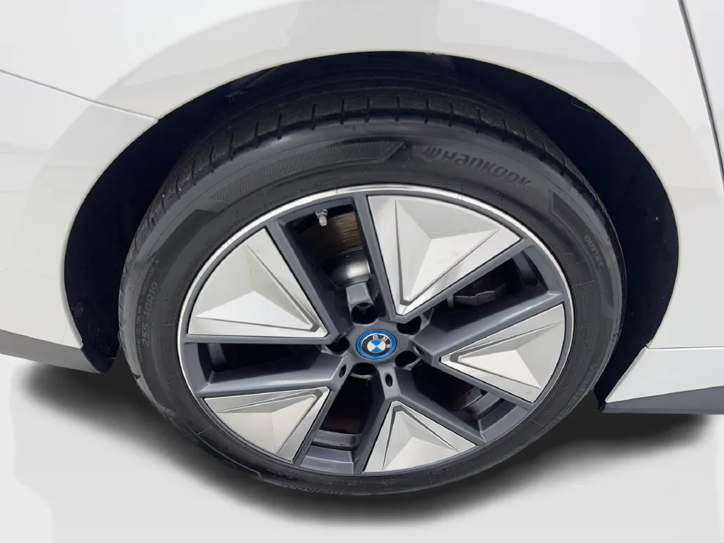 BMW i4 photo 88
