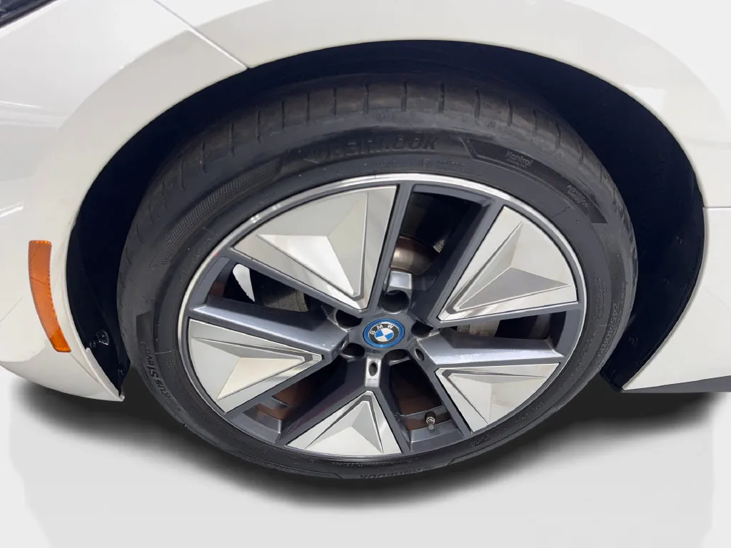BMW i4 photo 90