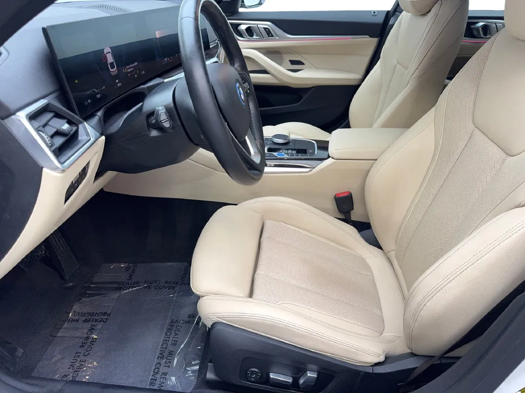 BMW i4 photo 29
