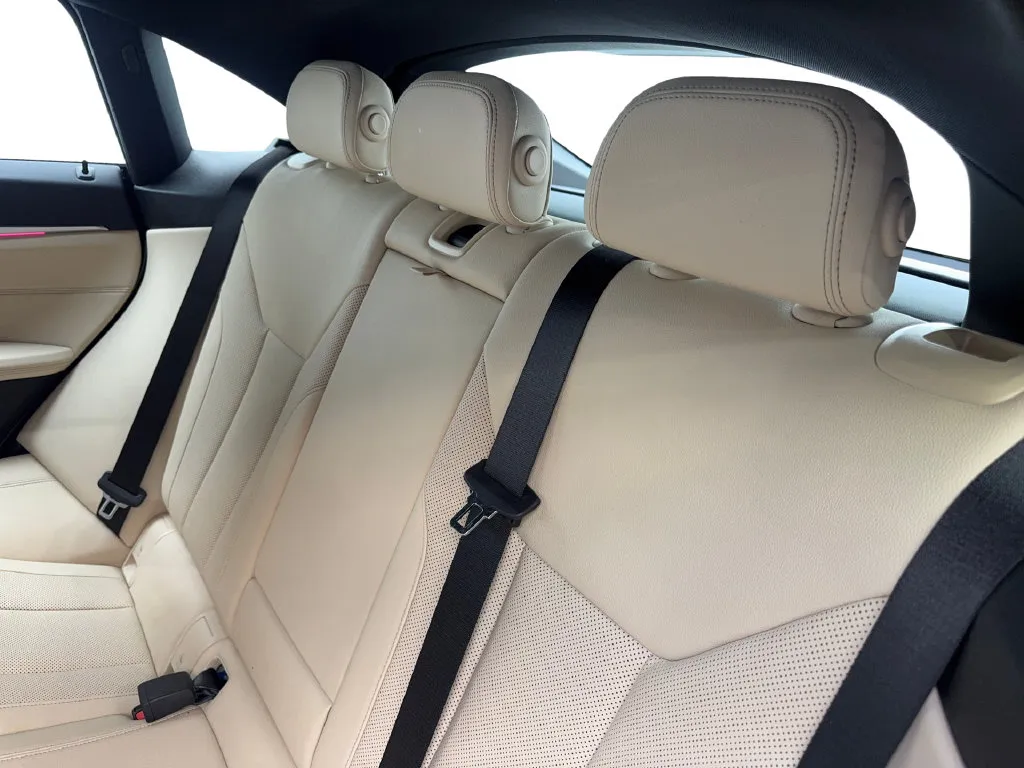 BMW i4 photo 37