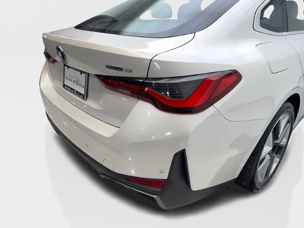 BMW i4 photo 20