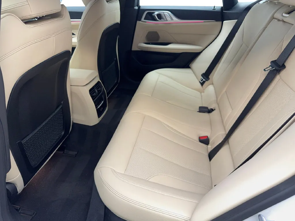 BMW i4 photo 36