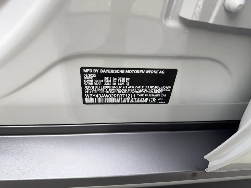 BMW i4 photo 92