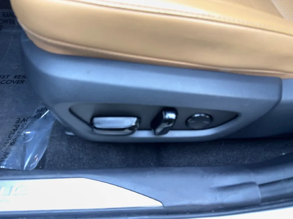 Lexus NX photo 32