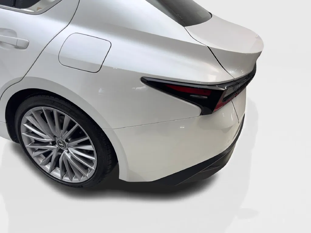 Lexus IS photo 19