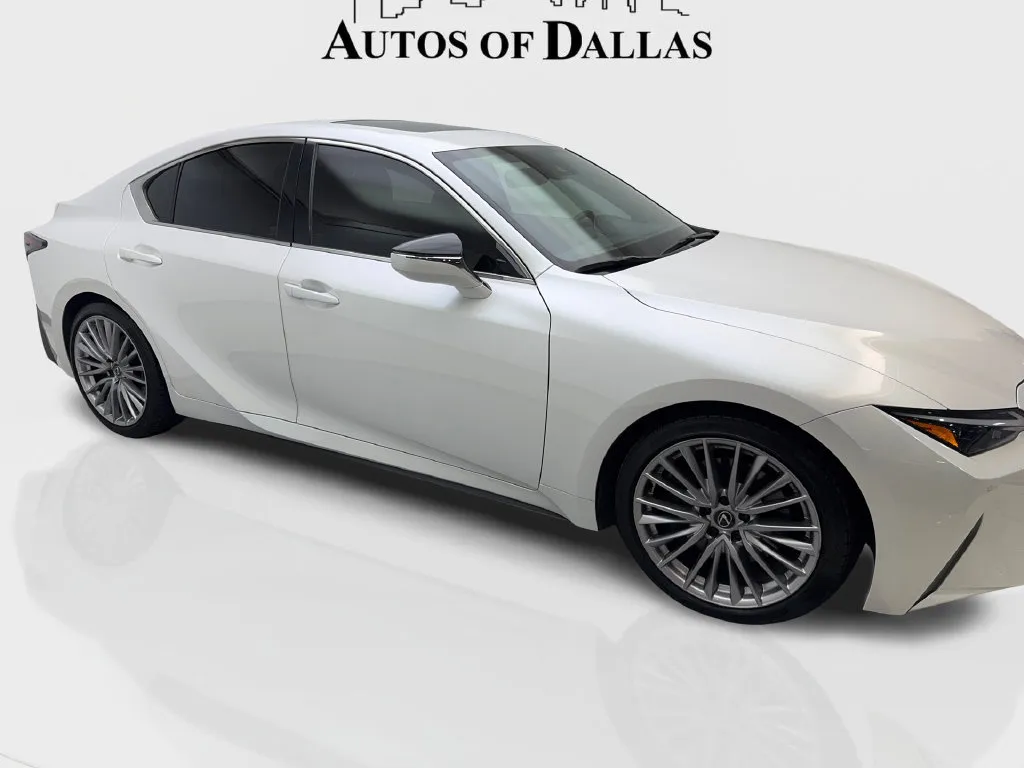Lexus IS photo 14