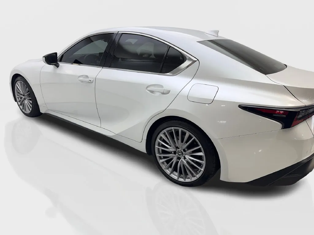 Lexus IS photo 16