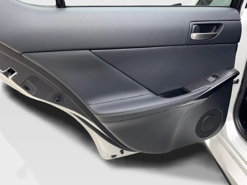 Lexus IS photo 37