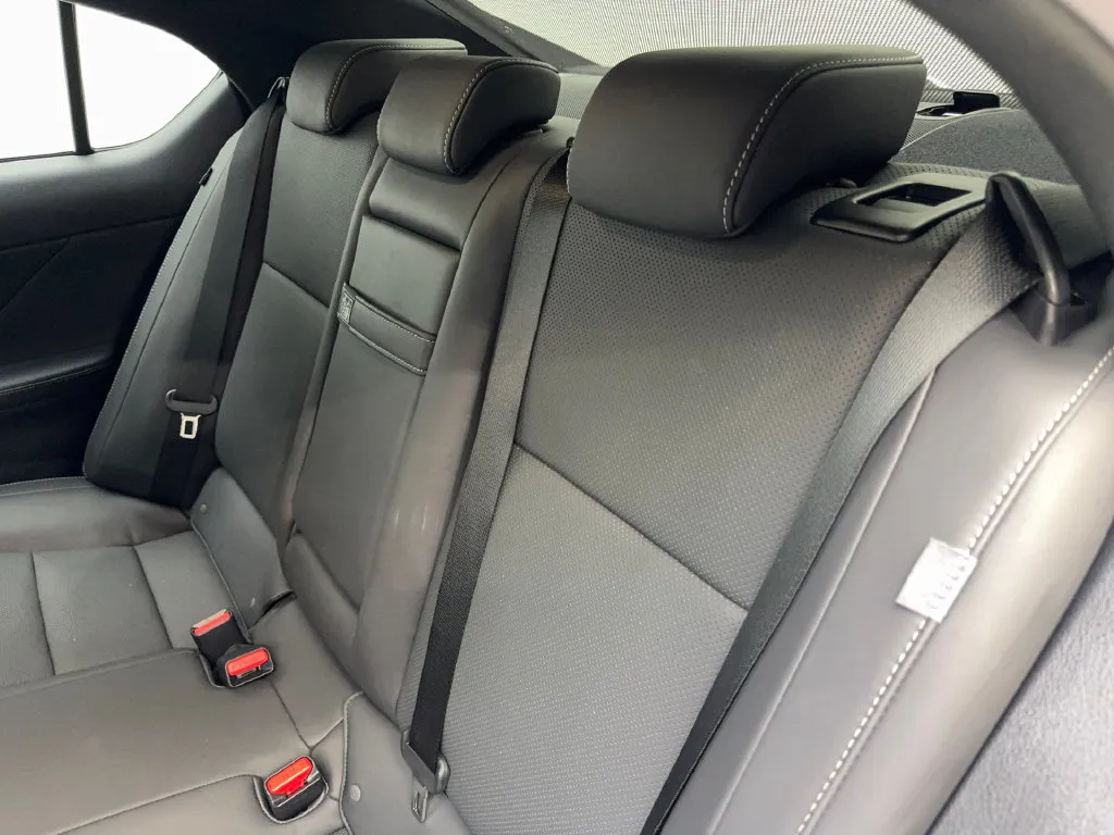 Lexus IS photo 35