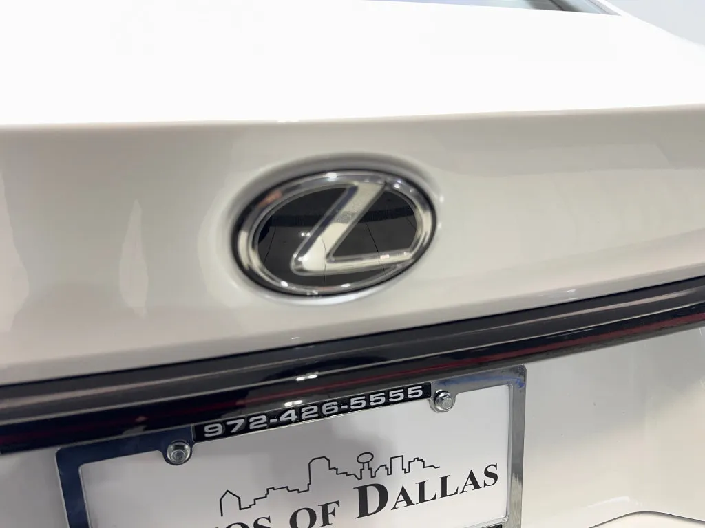 Lexus IS photo 22