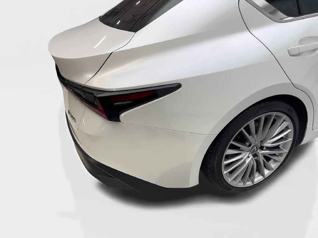 Lexus IS photo 18