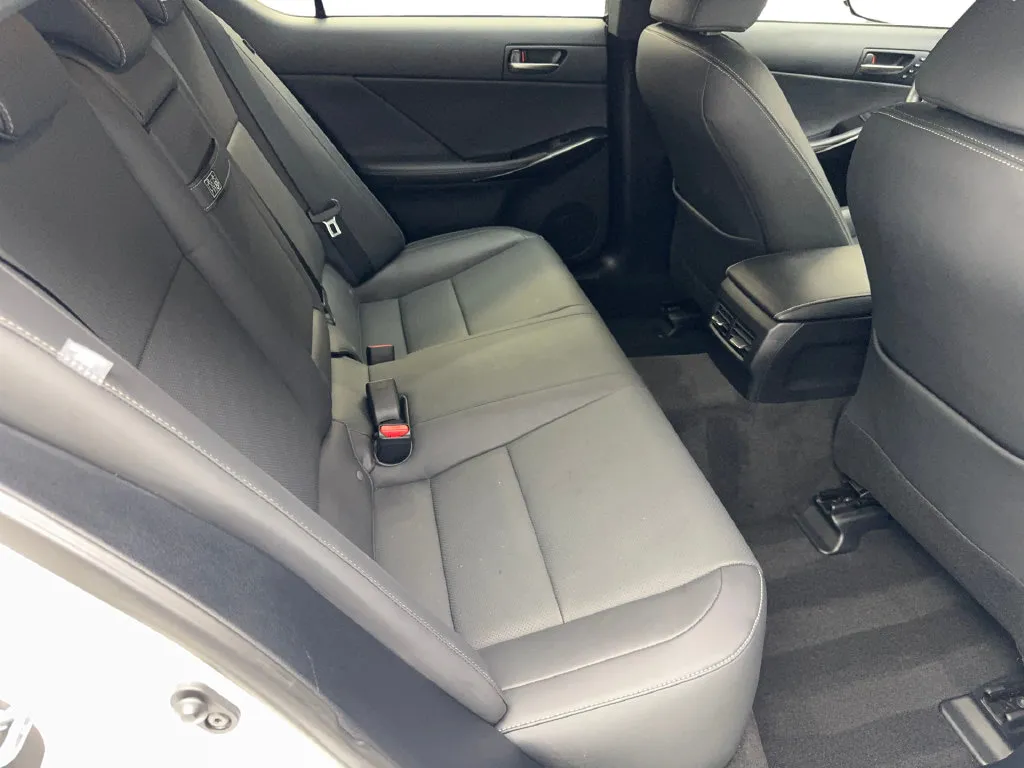 Lexus IS photo 40