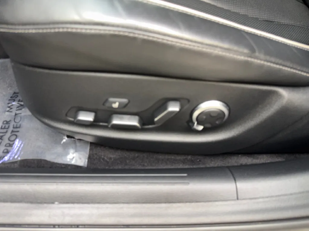 Genesis G80 photo 30