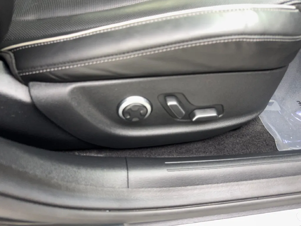 Genesis G80 photo 48