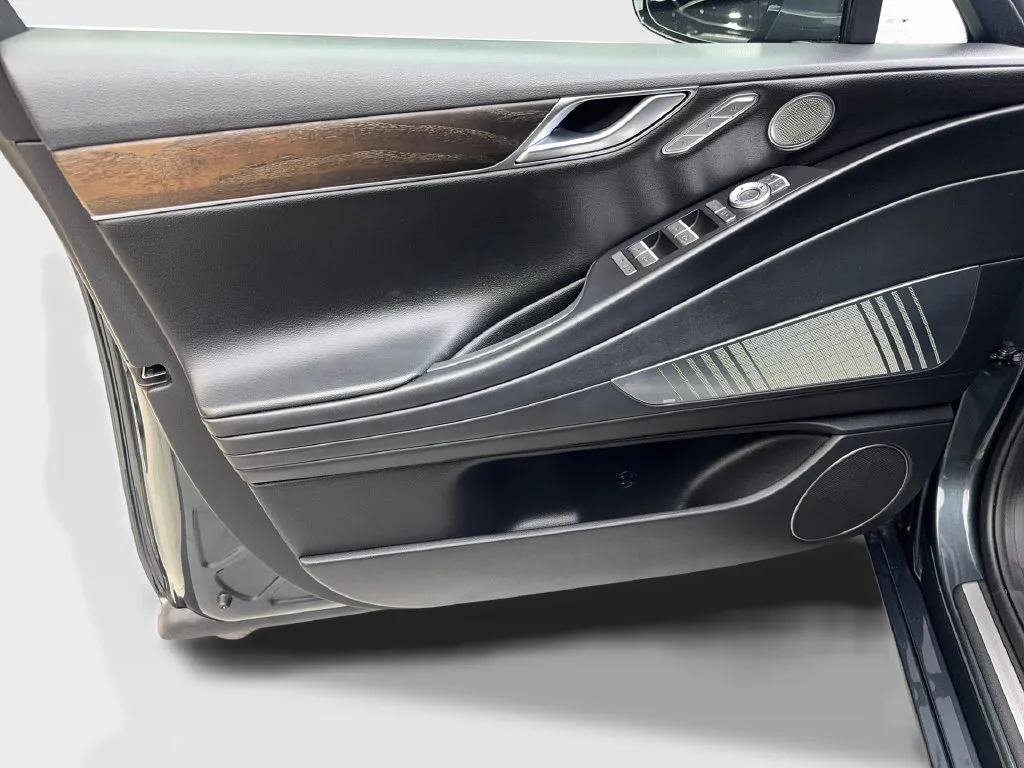 Genesis G80 photo 32