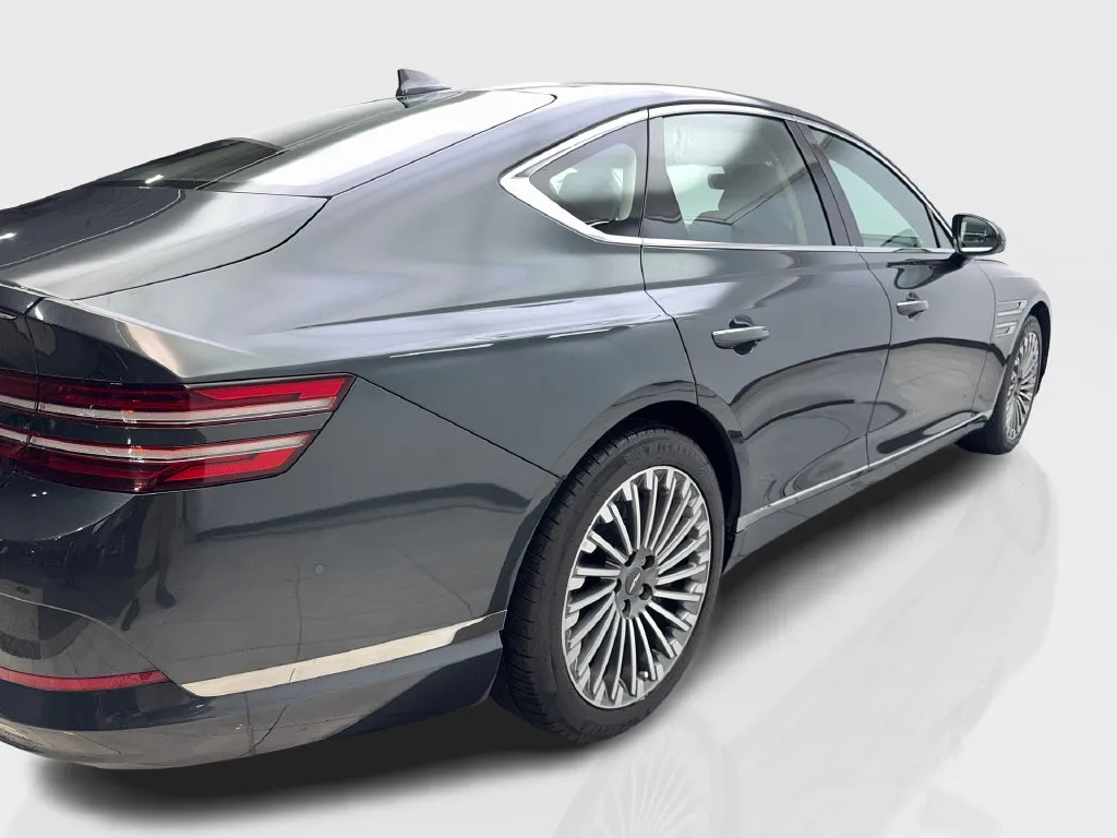 Genesis G80 photo 15
