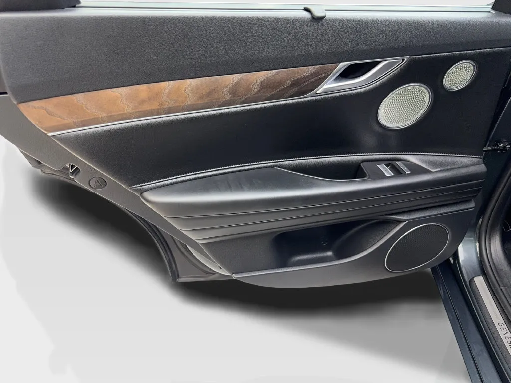 Genesis G80 photo 37