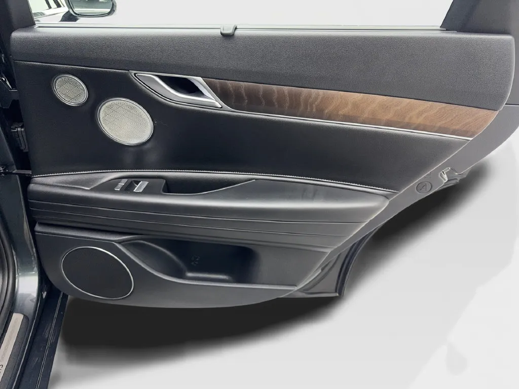 Genesis G80 photo 43