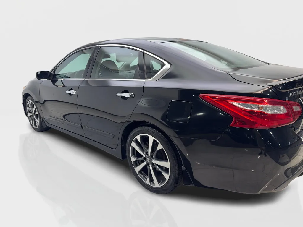 Nissan Altima photo 16