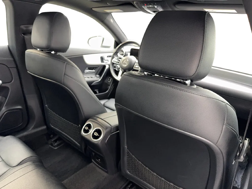 Mercedes-Benz CLA photo 40